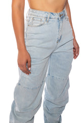 NEVER CHANGE RUCHED RELAXED FIT JEANS IN LIGHT BLUE DENIM
