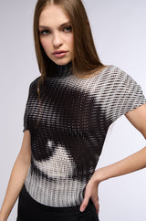 NEVER DISTRACTED TEXTURED SHORT SLEEVE MOCK NECK TEE