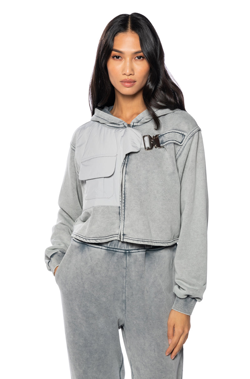 OFF DUTY POCKET DETAIL SWEATSHIRT