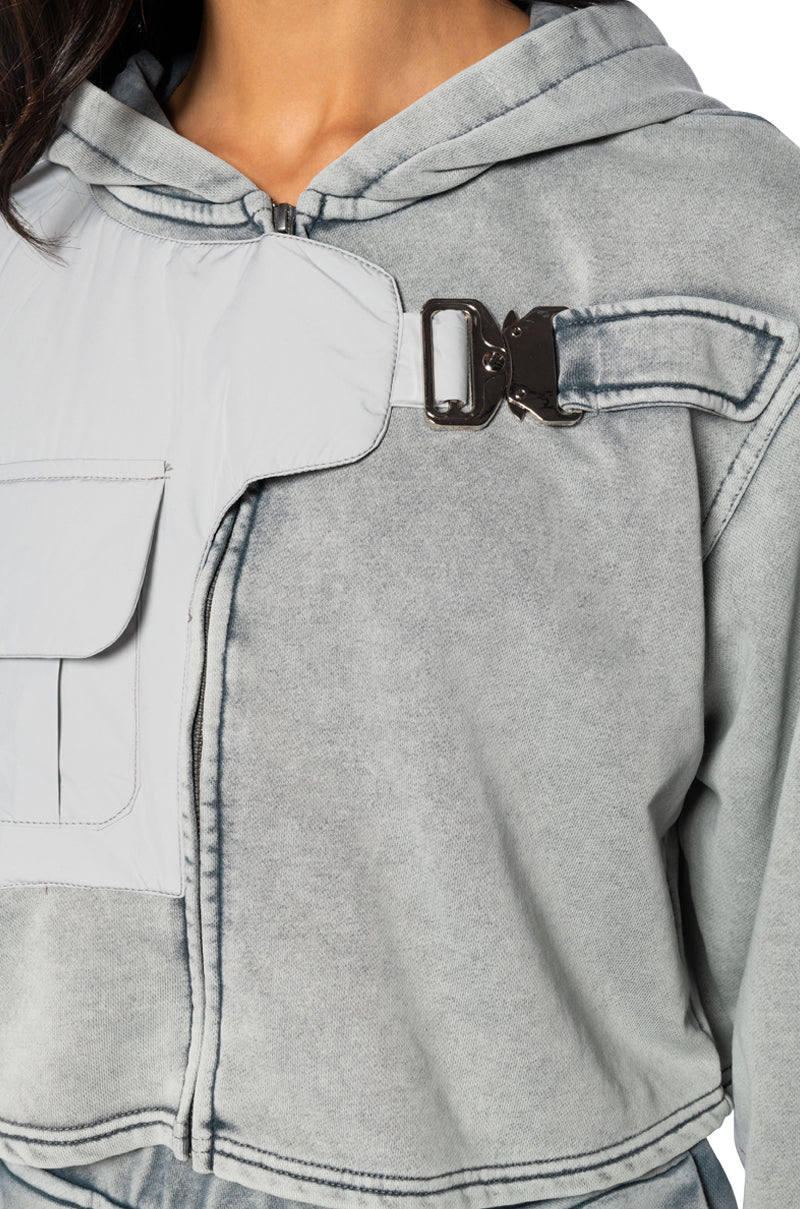 OFF DUTY POCKET DETAIL SWEATSHIRT