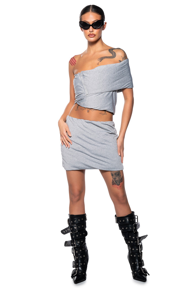 ON A NEW WAVE MULTIFUNCTIONAL CROP TOP