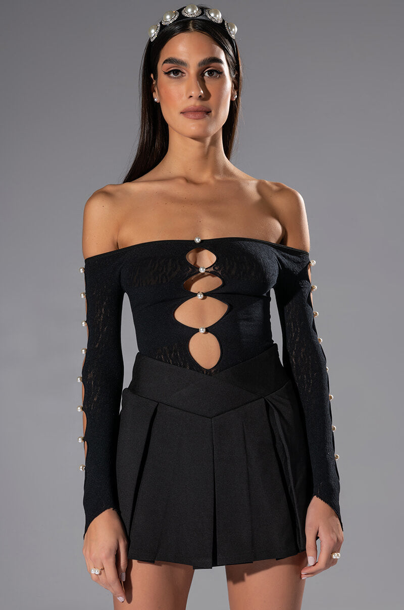 ON ONE SEAMLESS CUTOUT BODYSUIT