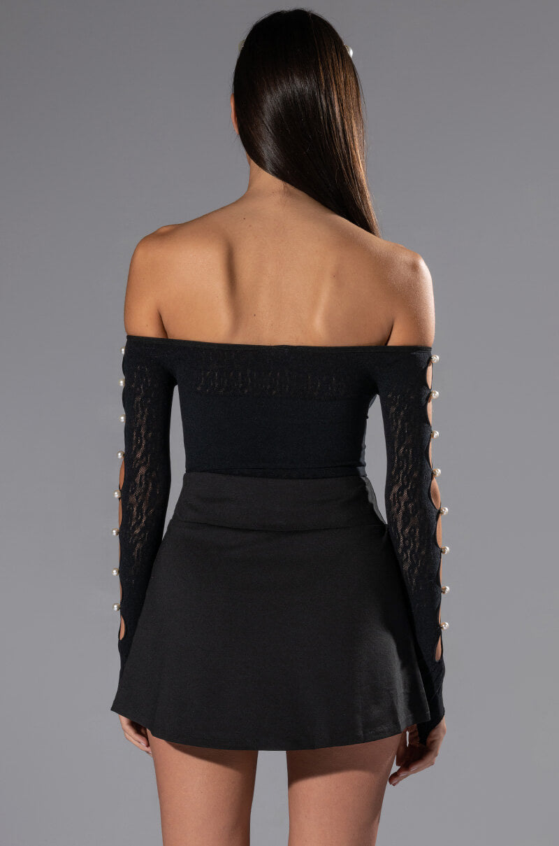 ON ONE SEAMLESS CUTOUT BODYSUIT