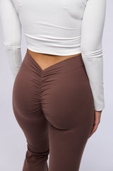 ON THE RUN RUCHED BACK FLARE LEGGING IN BROWN