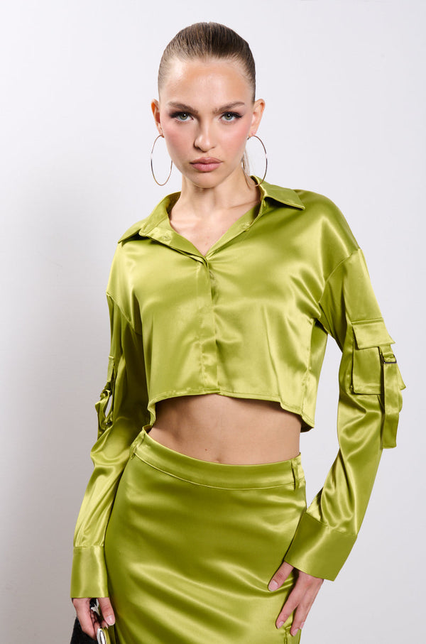 ON TIME BUTTON DOWN BLOUSE