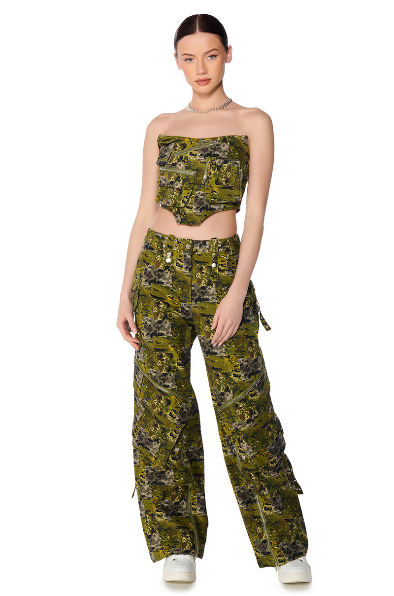 OUT OF SIGHT CARGO CAMO WIDE LEG PANT