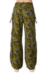 OUT OF SIGHT CARGO CAMO WIDE LEG PANT