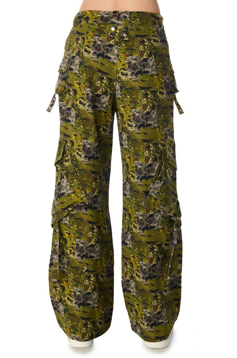 OUT OF SIGHT CARGO CAMO WIDE LEG PANT