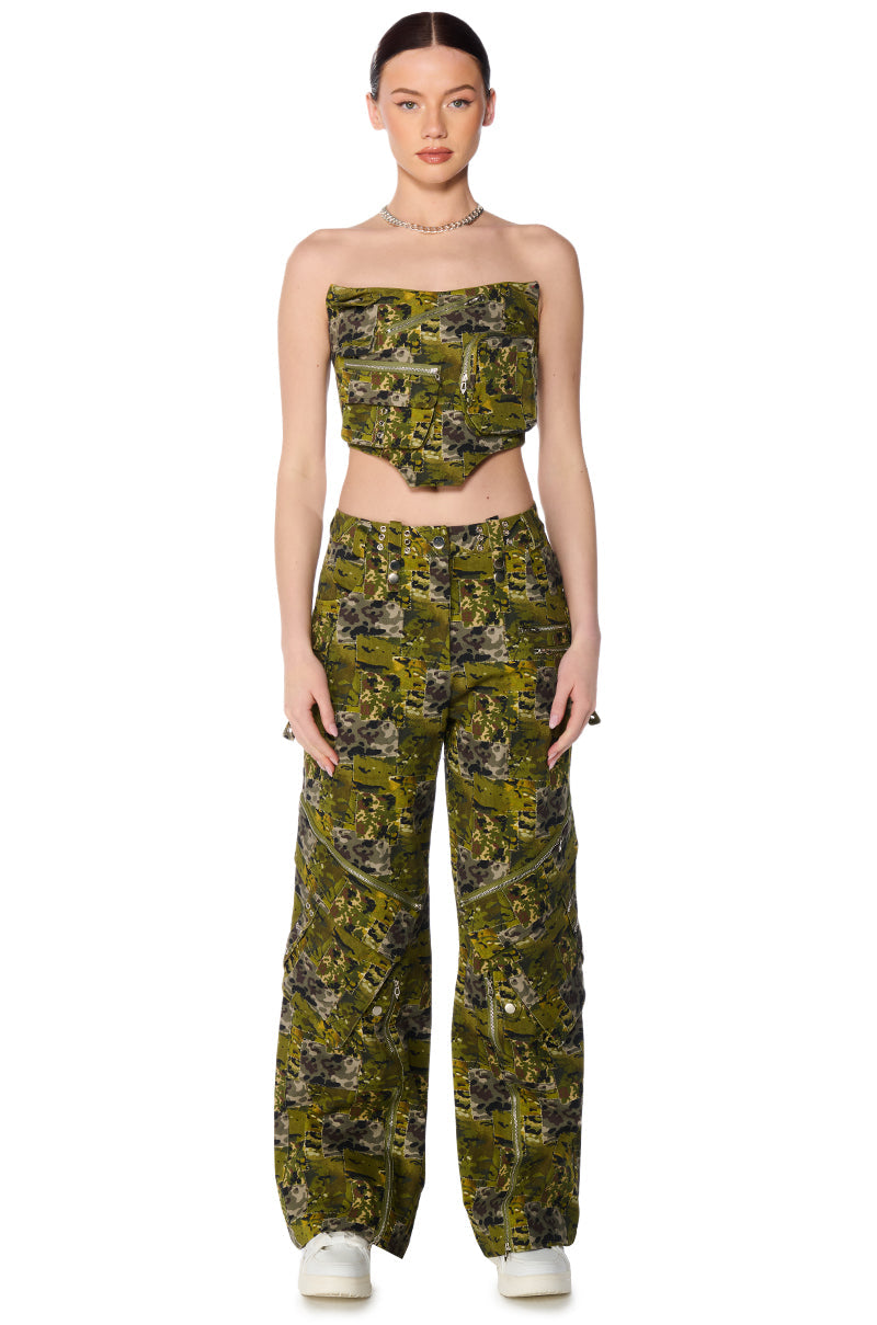 OUT OF SIGHT CARGO CAMO WIDE LEG PANT