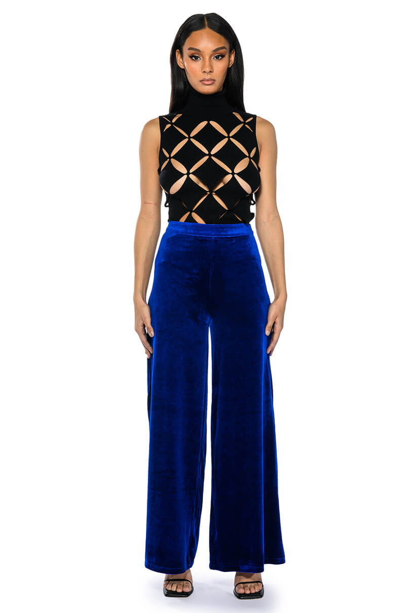 PARALLEL DIMENSION SLEEVELESS TURTLENECK