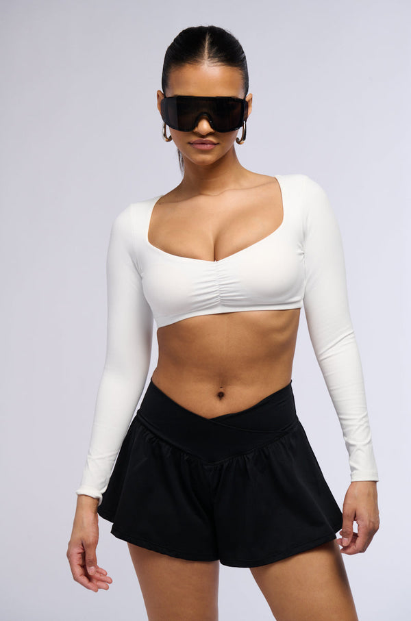 PAXTON LONG SLEEVE YOGA CROPPED RUCHED SHIRT