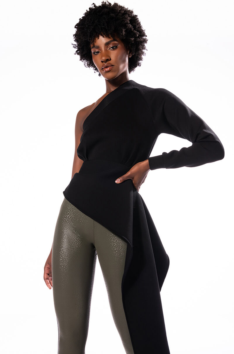 PERFECT MOMENT ASYMMETRICAL ONE SLEEVE SCUBA TOP