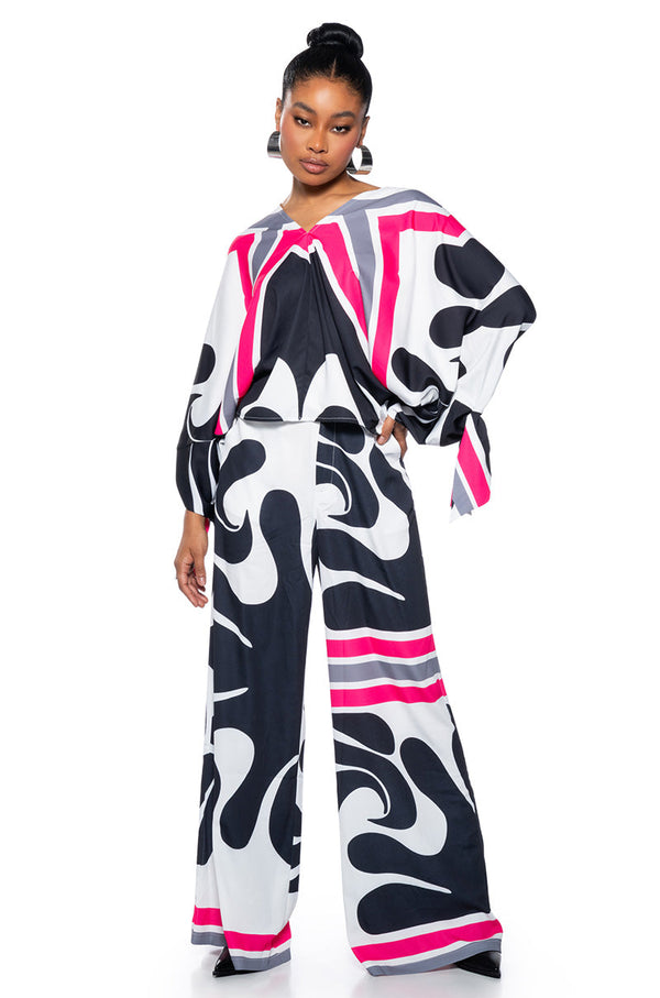 PRINTED V NECK BLOUSE