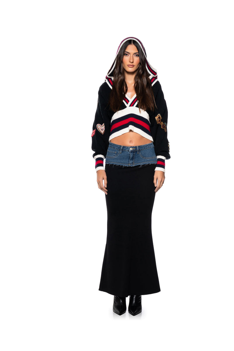 QUEEN OF HEARTS HOODED SWEATER