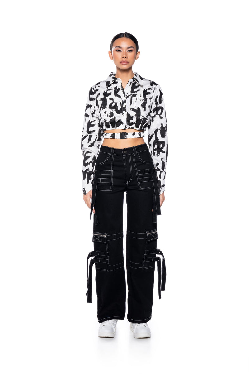 READ BETWEEN THE LINES CROPPED POPLIN BUTTON DOWN SHIRT