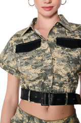 RYDER CAMO BELTED BUTTON DOWN