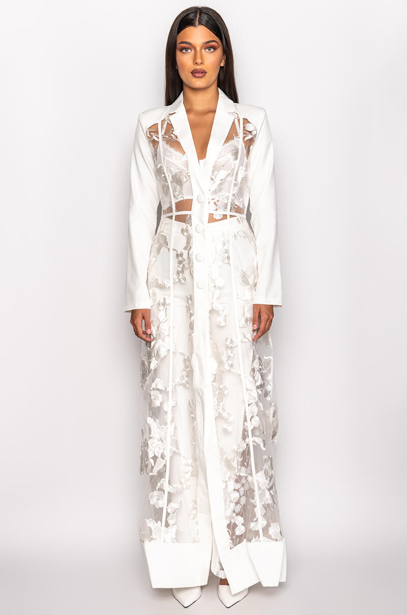 SHOWOUT LONG SLEEVE LACE MAXI DRESS