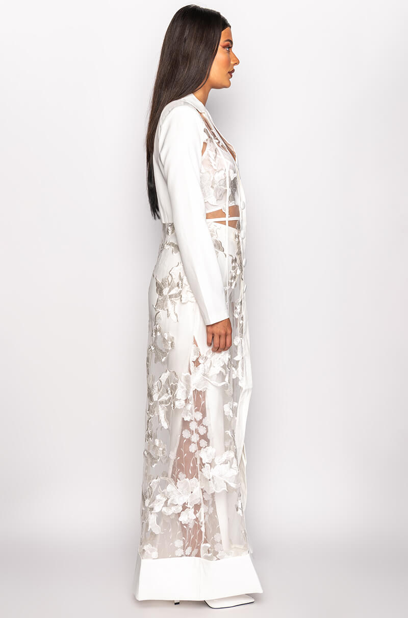 SHOWOUT LONG SLEEVE LACE MAXI DRESS