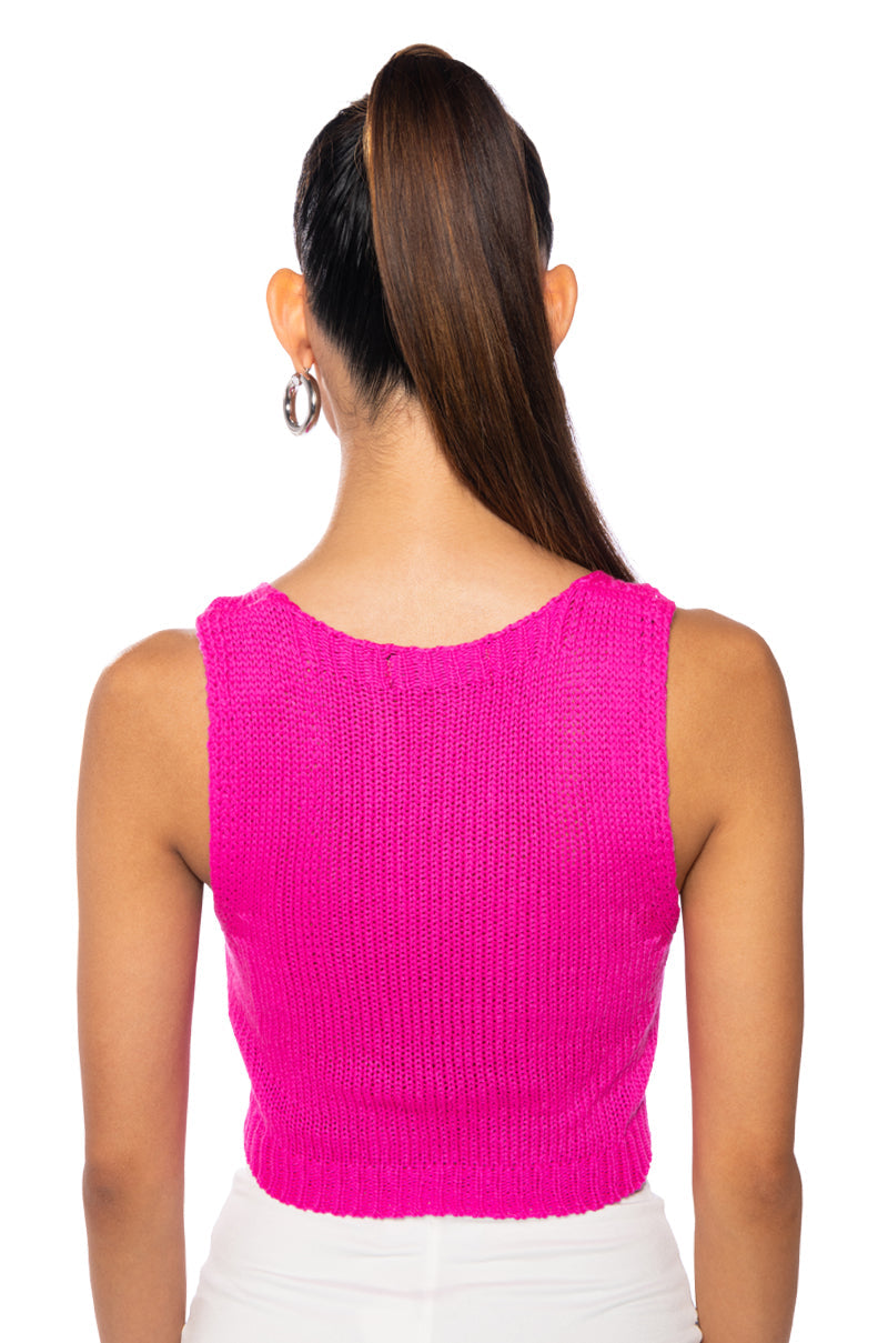SHREDDED SLEEVELESS CROP SWEATER