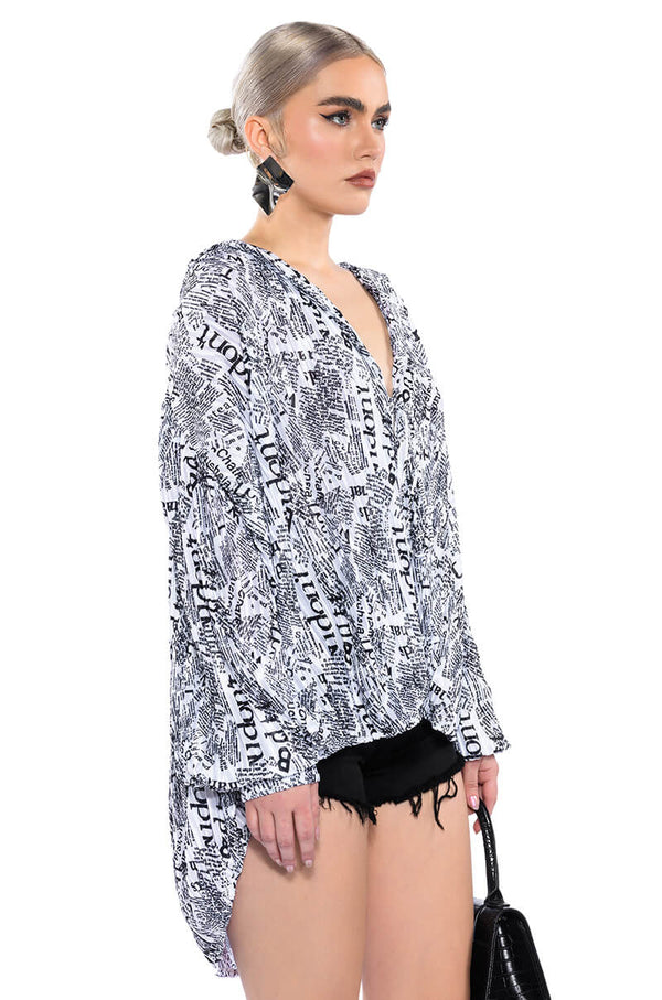 THAT NEW NEWS PRINTED PLEATED TIE FRONT BLOUSE