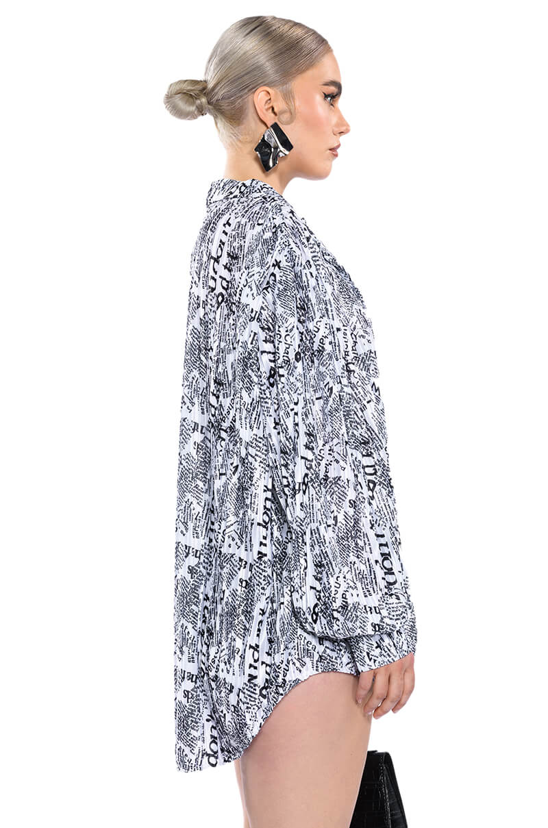 THAT NEW NEWS PRINTED PLEATED TIE FRONT BLOUSE