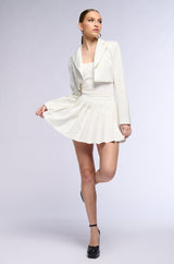 WHATS THE TEA PINSTRIPE PLEATED MINI SKIRT IN WHITE