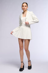 WHATS THE TEA PINSTRIPE PLEATED MINI SKIRT IN WHITE