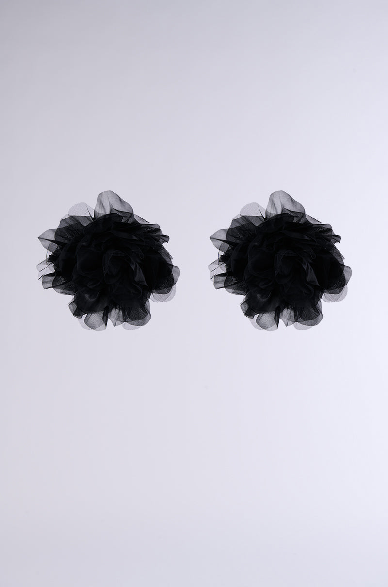 WITH LOVE STATEMENT FLOWER STUD EARRING IN BLACK