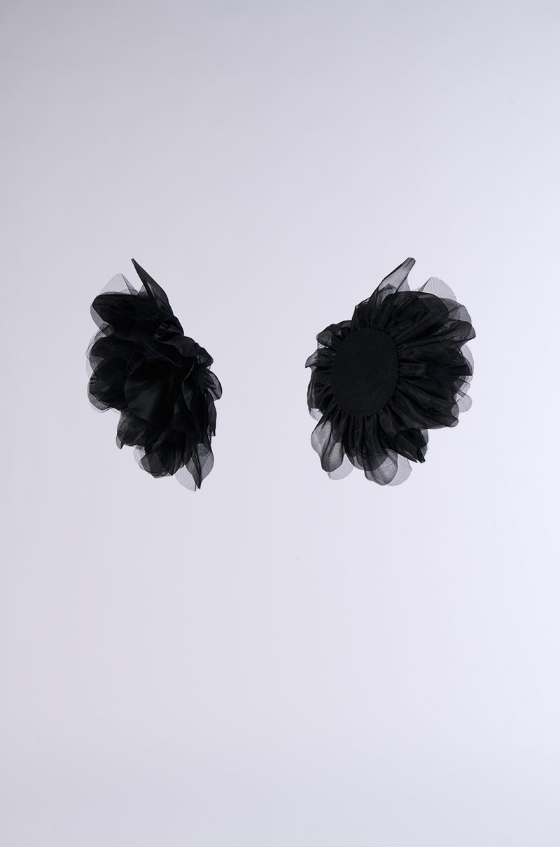 WITH LOVE STATEMENT FLOWER STUD EARRING IN BLACK