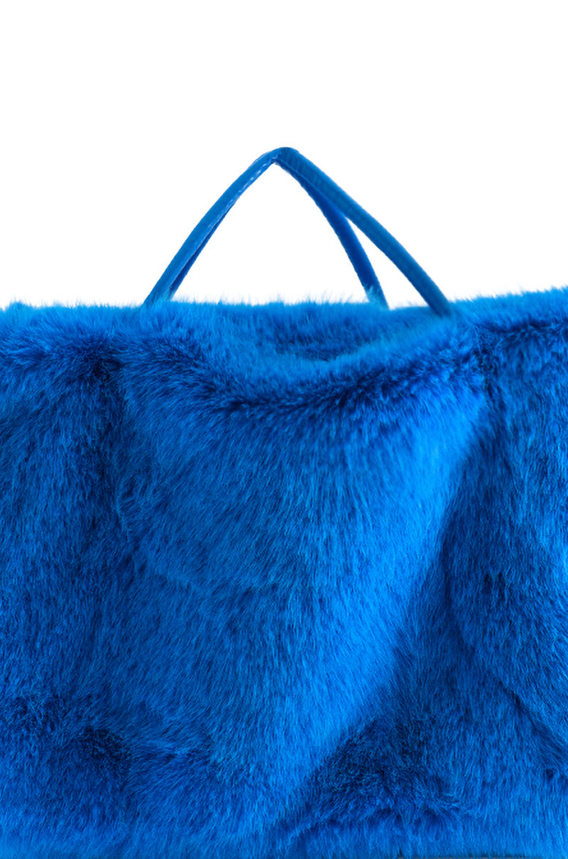 YETI LARGE FAUX FUR TOTE IN BLUE